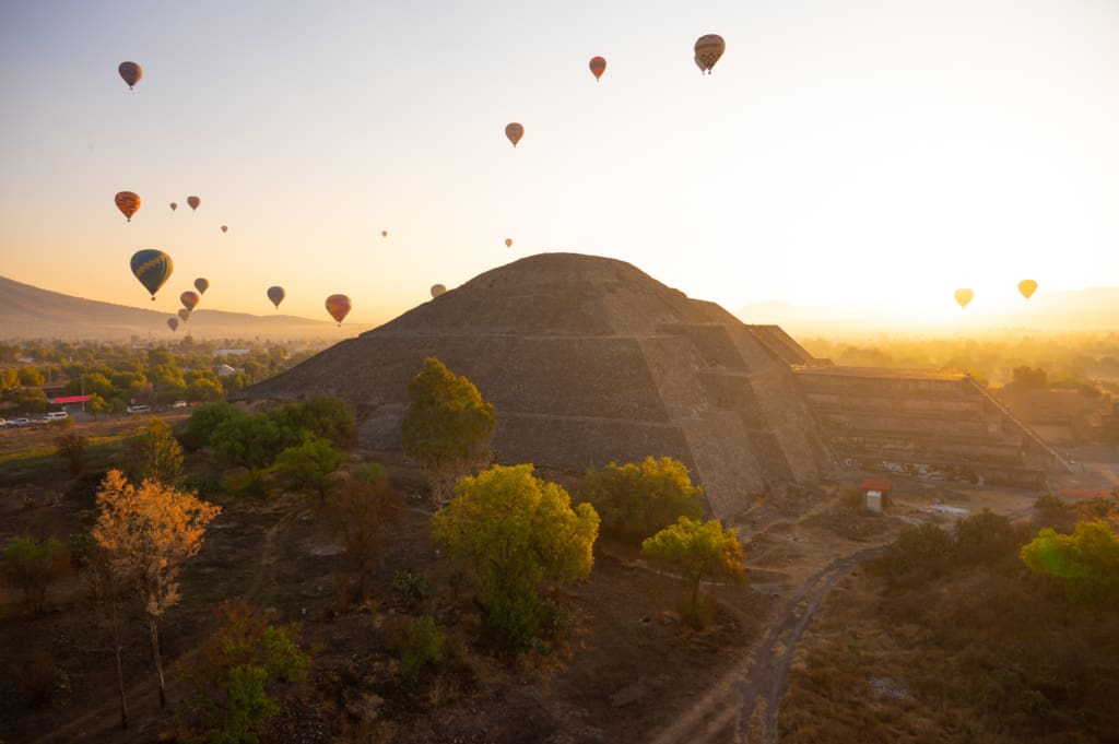 Balloons over Teotihuacan